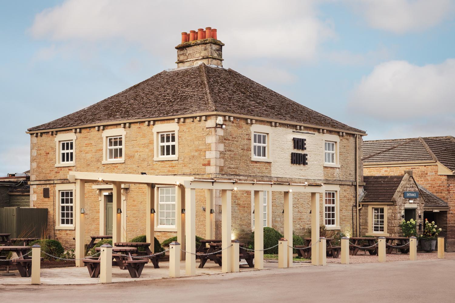 The Highwayman Hotel 4/59