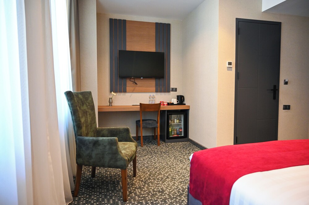 Landmark Hotel 18/50