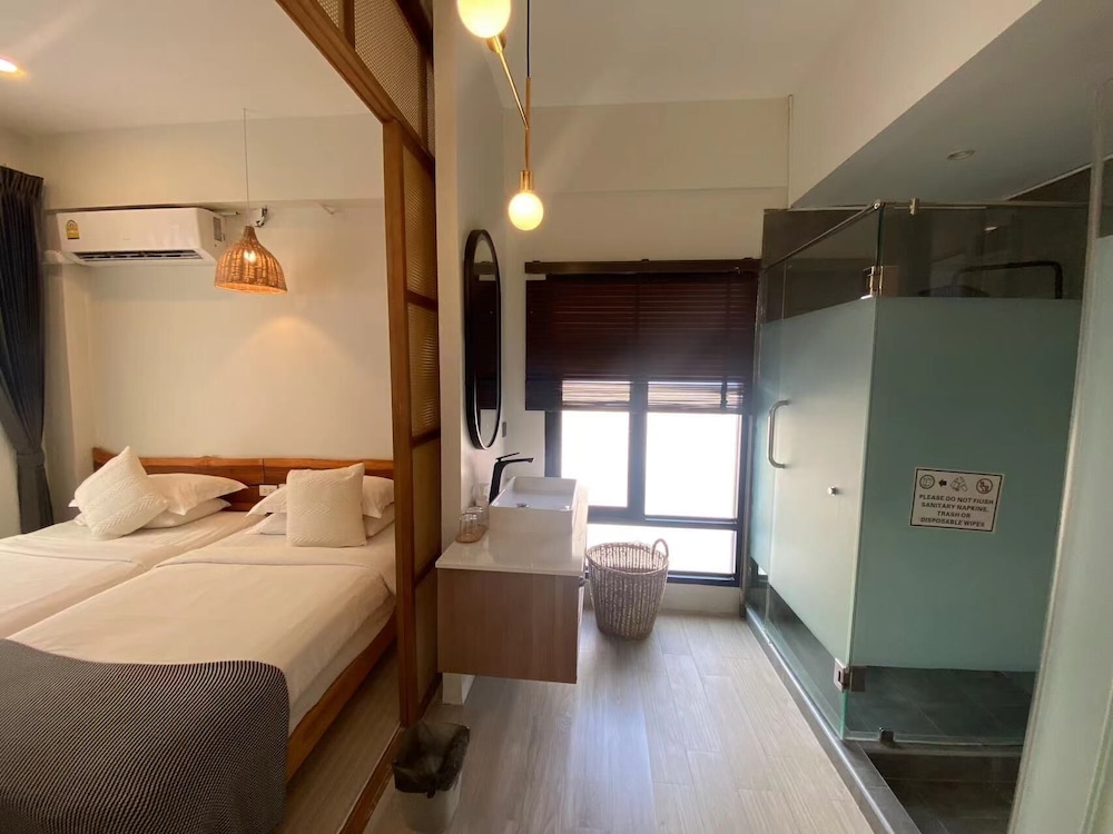 PREMIER, TWIN BEDS