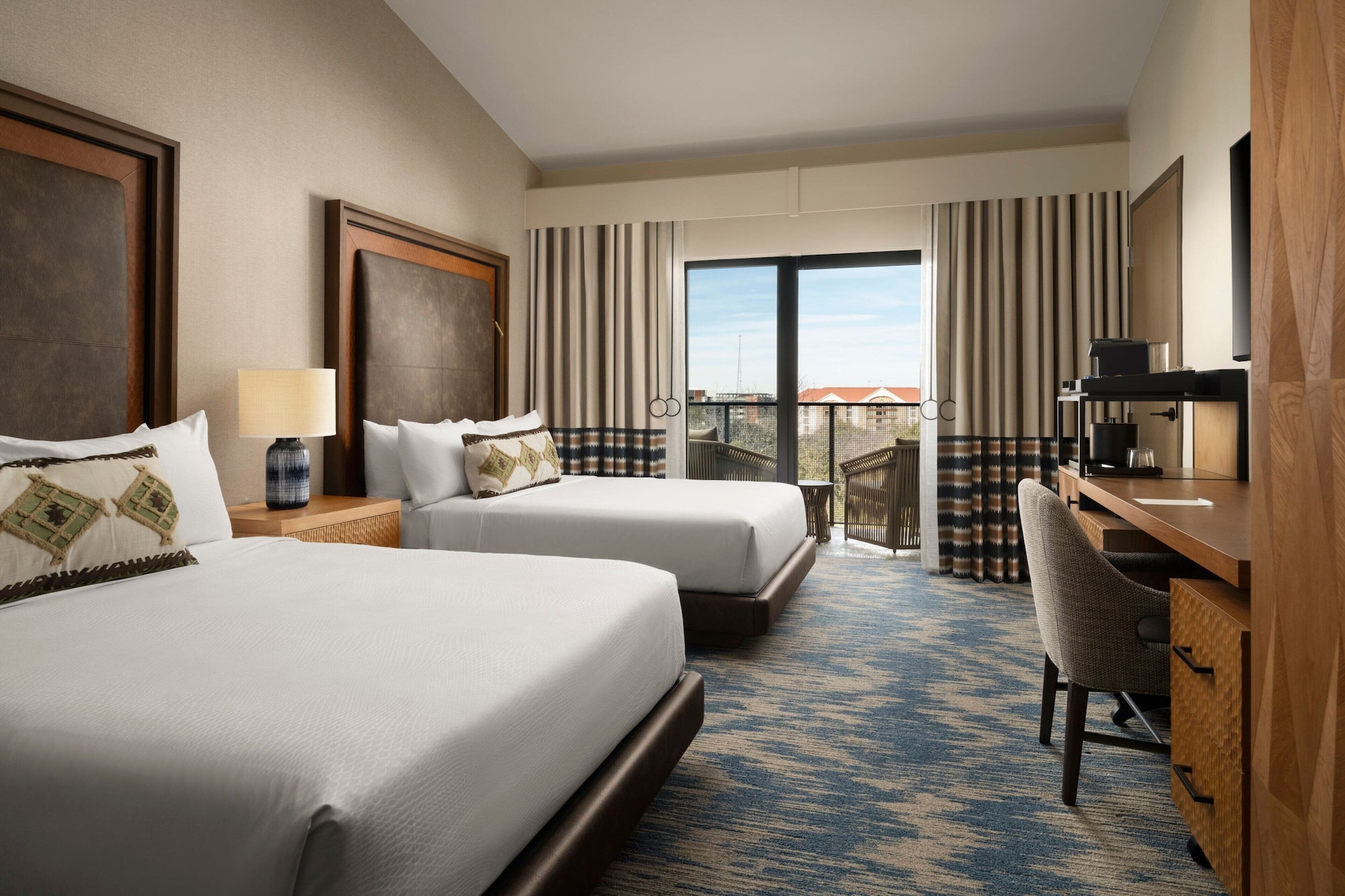 Room, 2 Queen Beds, Pool View