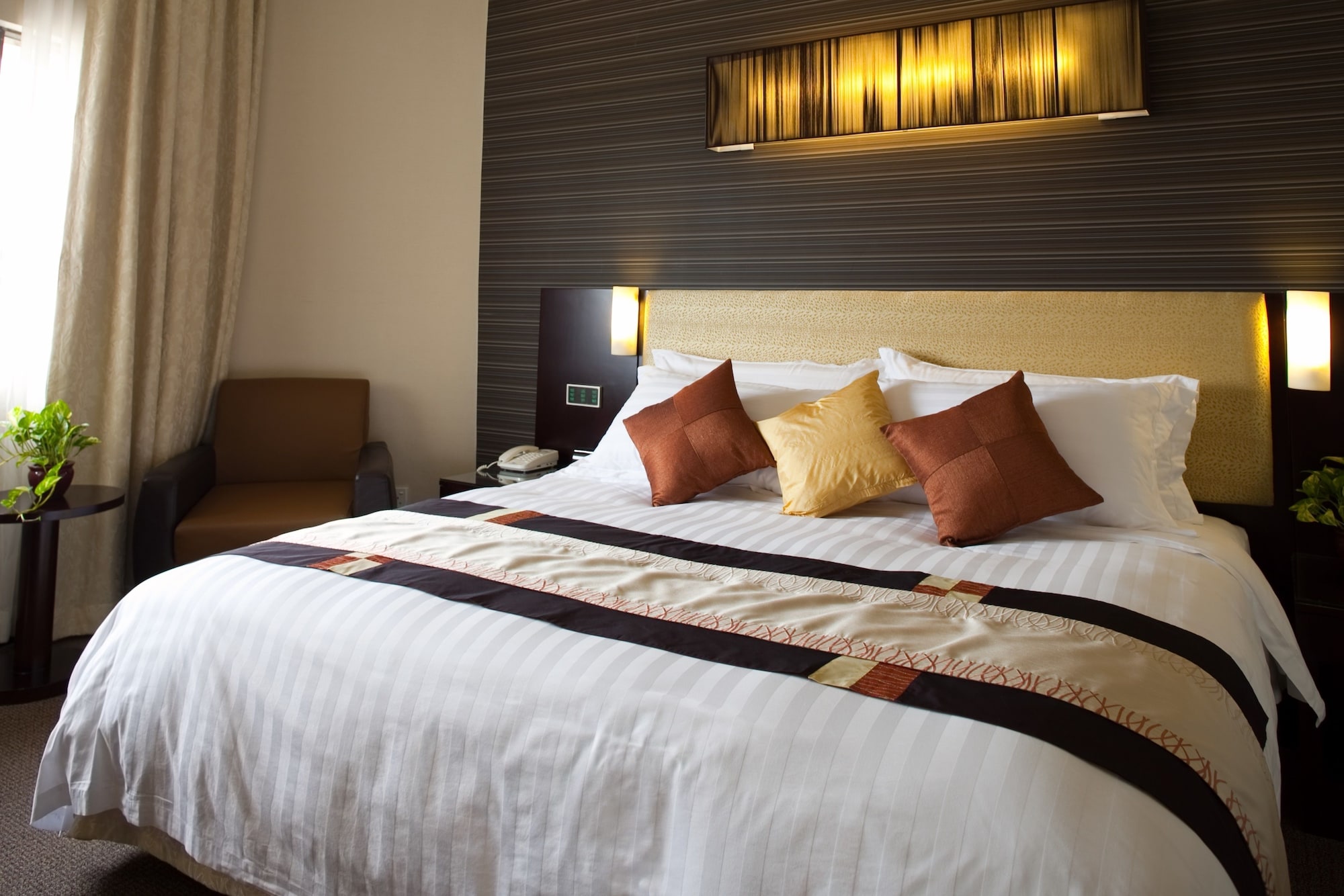 EXECUTIVE, DOUBLE OR TWIN BED