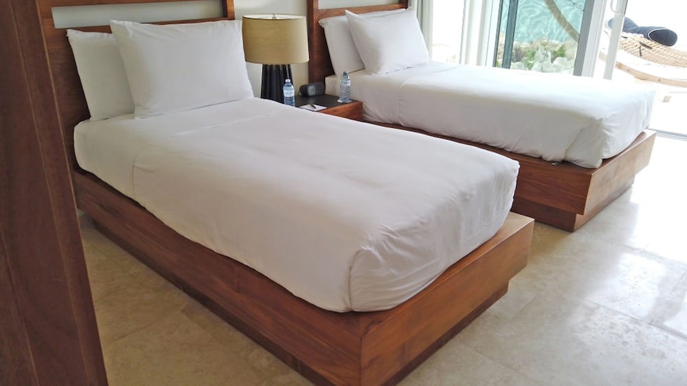 SAILROCK RESORT 44/80