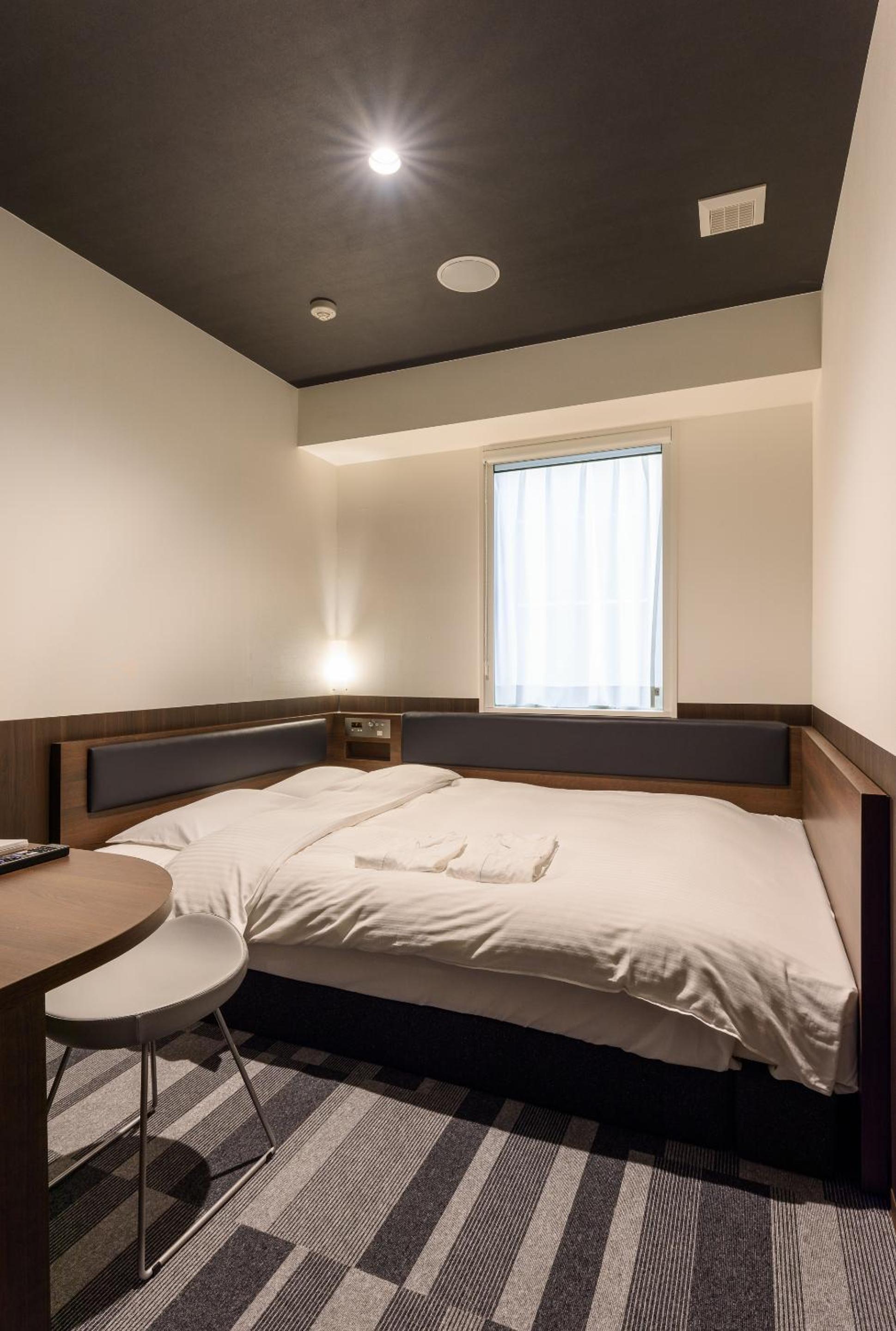 Semi Room, Semi Double Bed