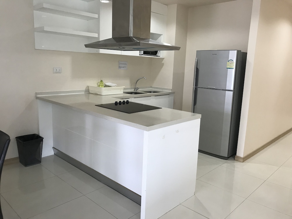 THE BAYCLIFF RESIDENCES 8/50