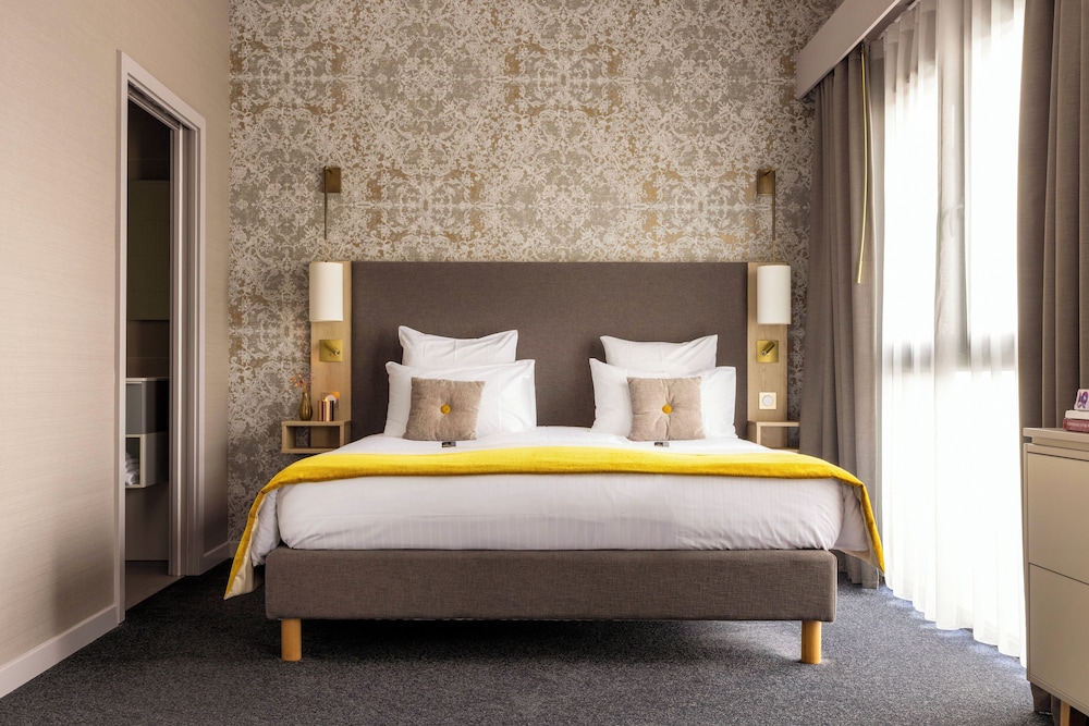JUNIOR SUITE, KING BED