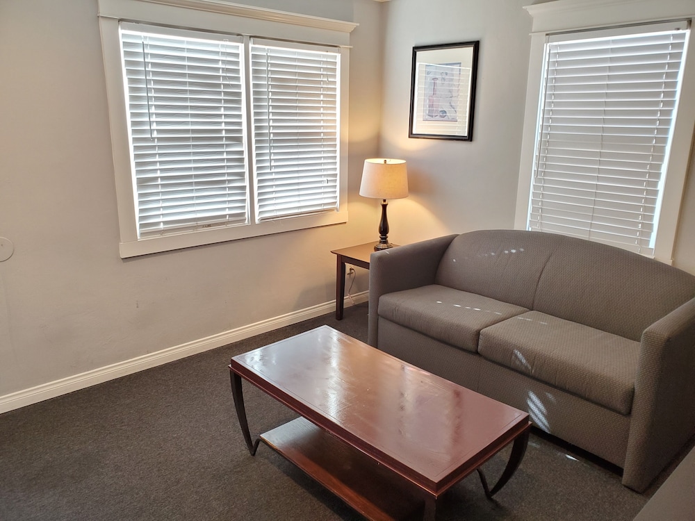 Coronado Inn 34/43