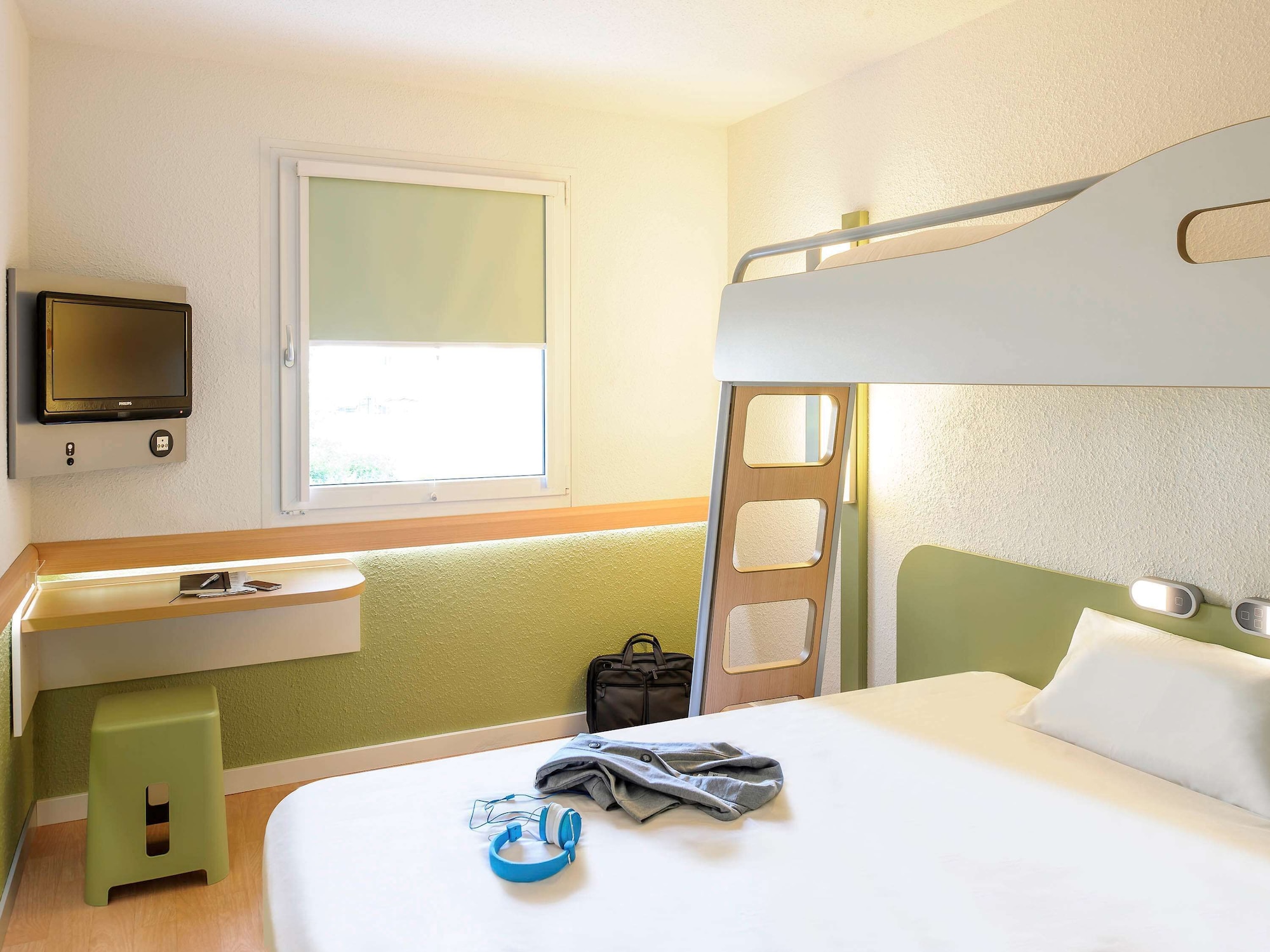 ROOM, DOUBLE BED