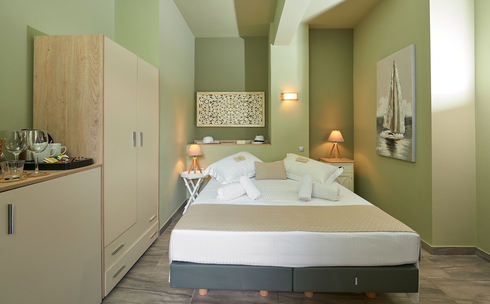 Mirabilia Boutique Hotel 23/86