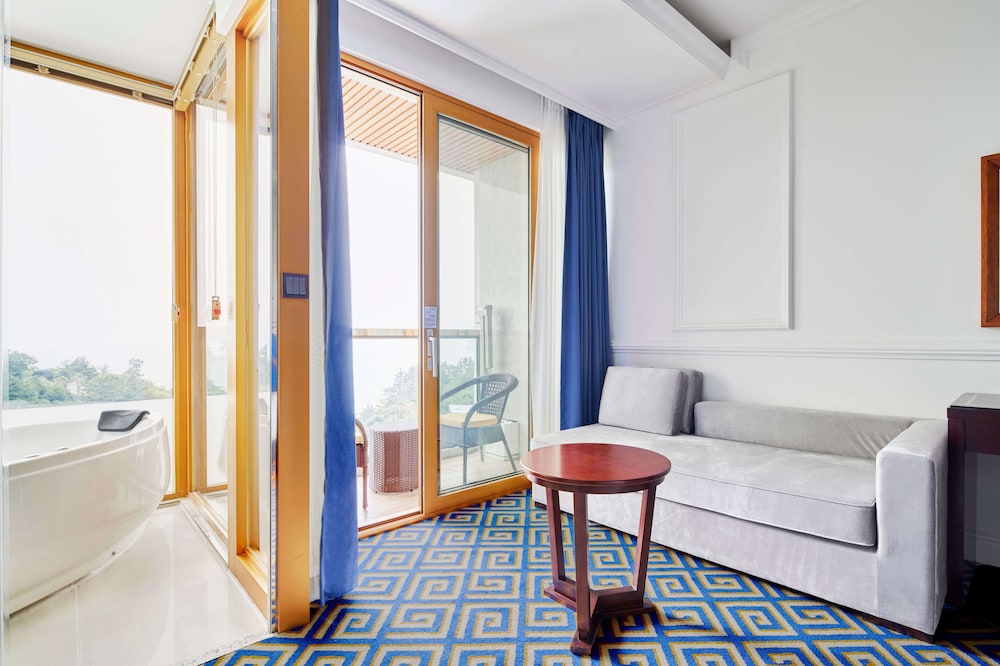 Goldone Hotel And Suites 48/72