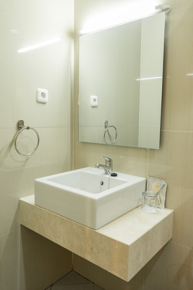 Goldvitel Hotel Surabaya 45/47
