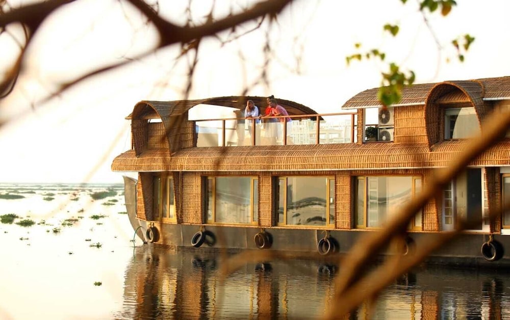 COSY HOUSEBOATS 4/50