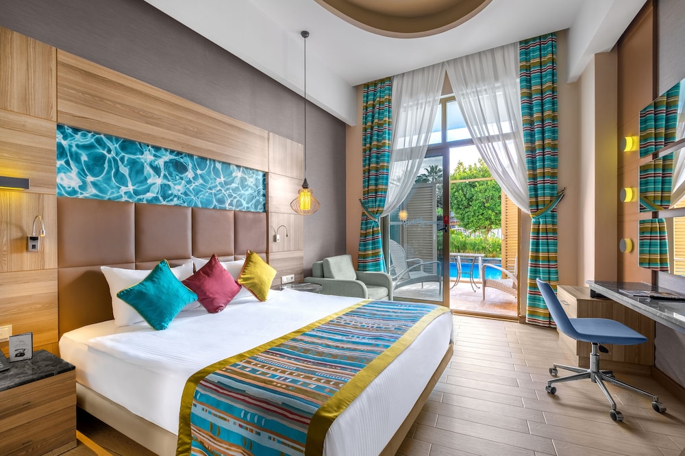 Duplex, Swim Up, Family, Double and Twin Beds