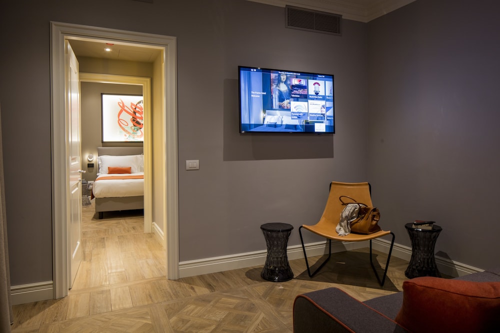 The Frame Hotel 37/46