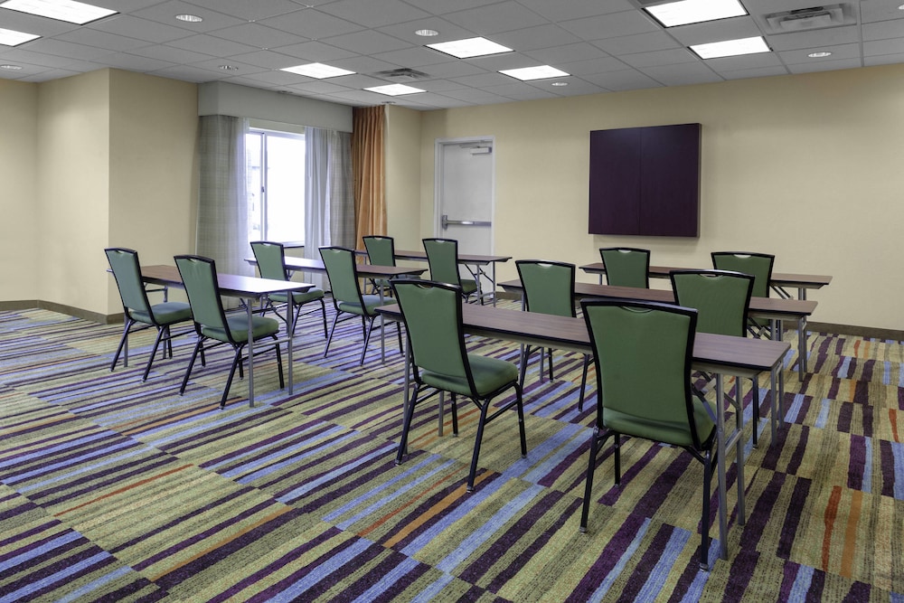Fairfield Inn & Suites Seymour 39/40