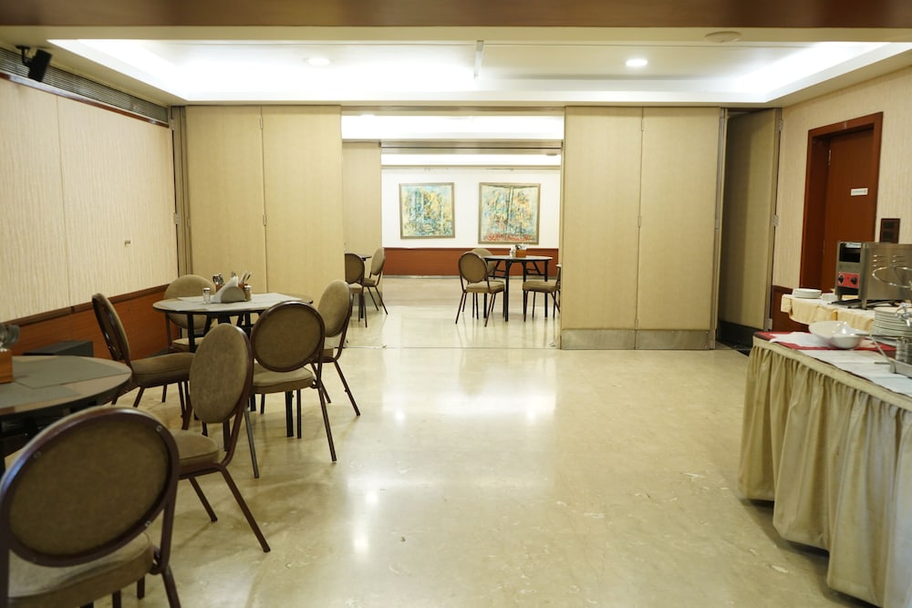 Diplomat Hotel 43/59