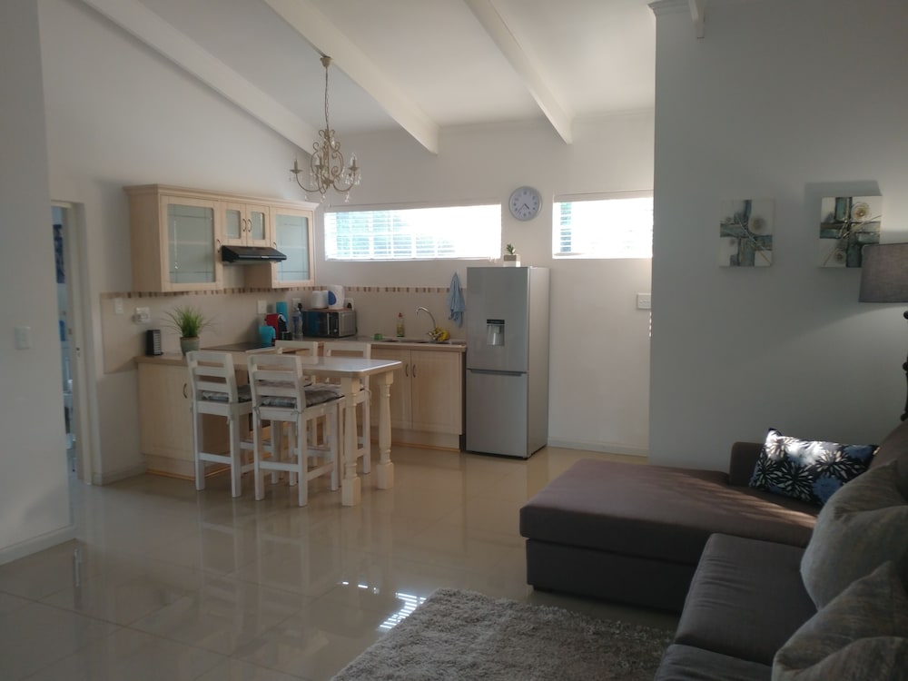Pepper Tree Bnb 26/50