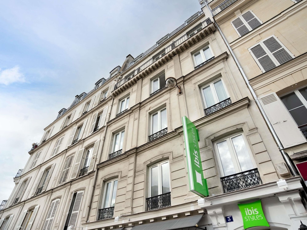 Ibis Styles Paris Montmartre Batignolles in PARIS