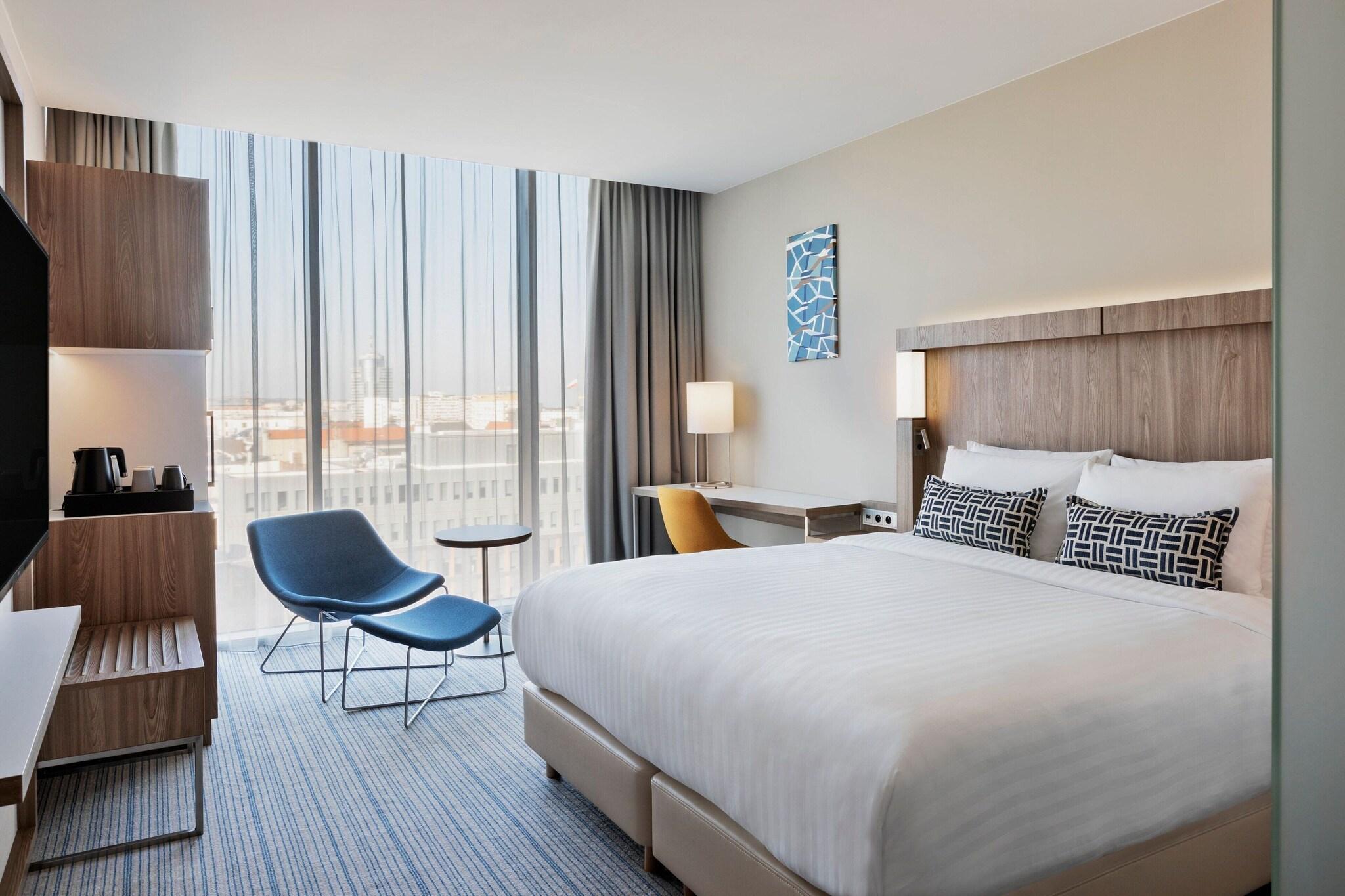 Room, King Bed, City View