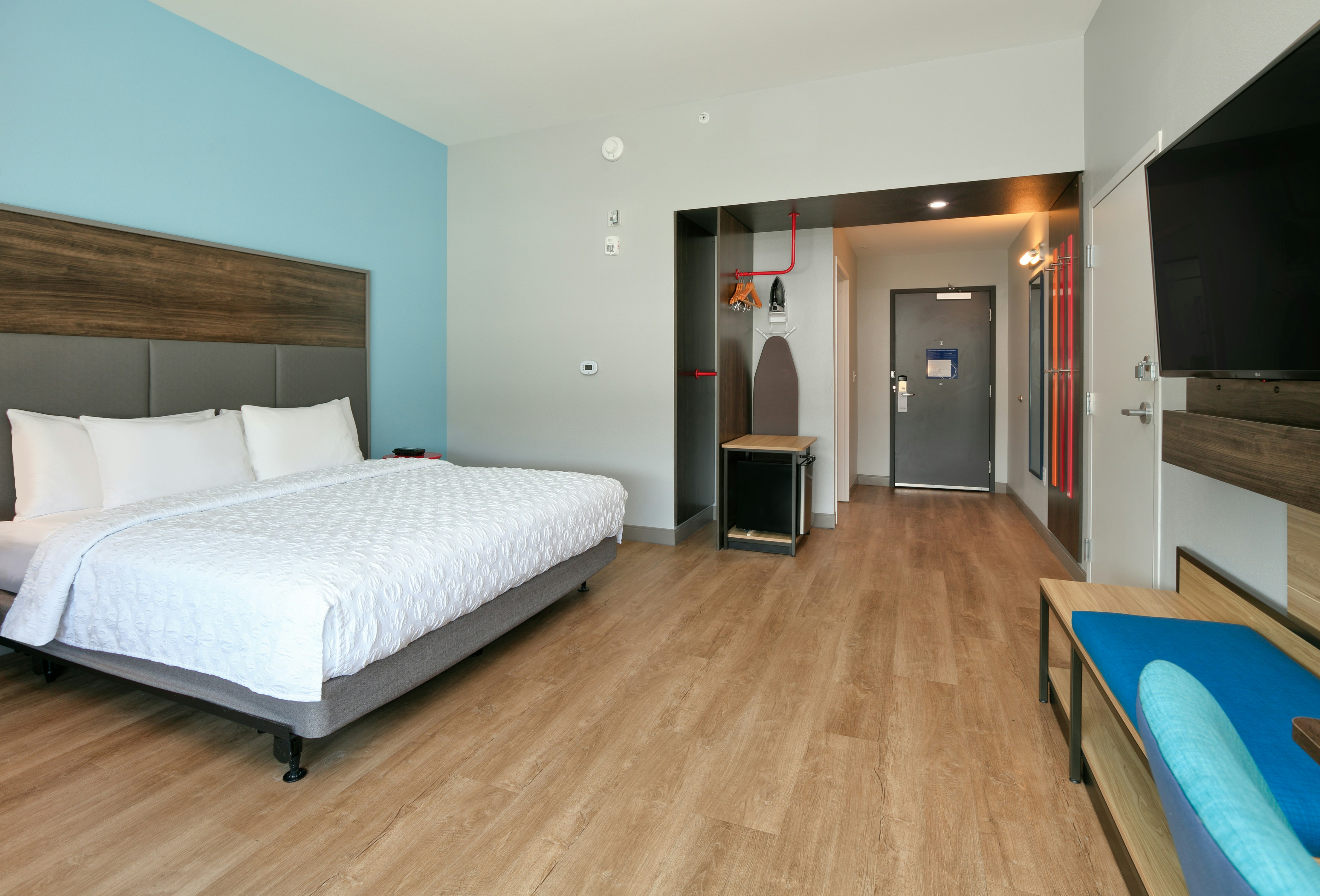 ROOM, KING BED, ACCESSIBLE