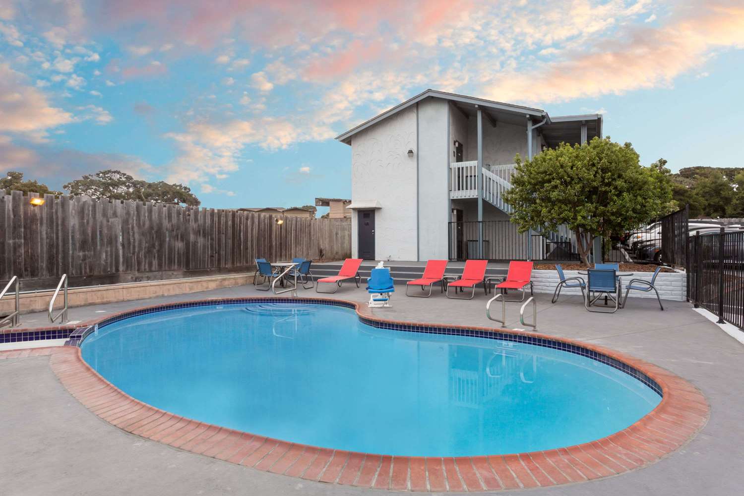 Ramada By Wyndham Monterey 22/26