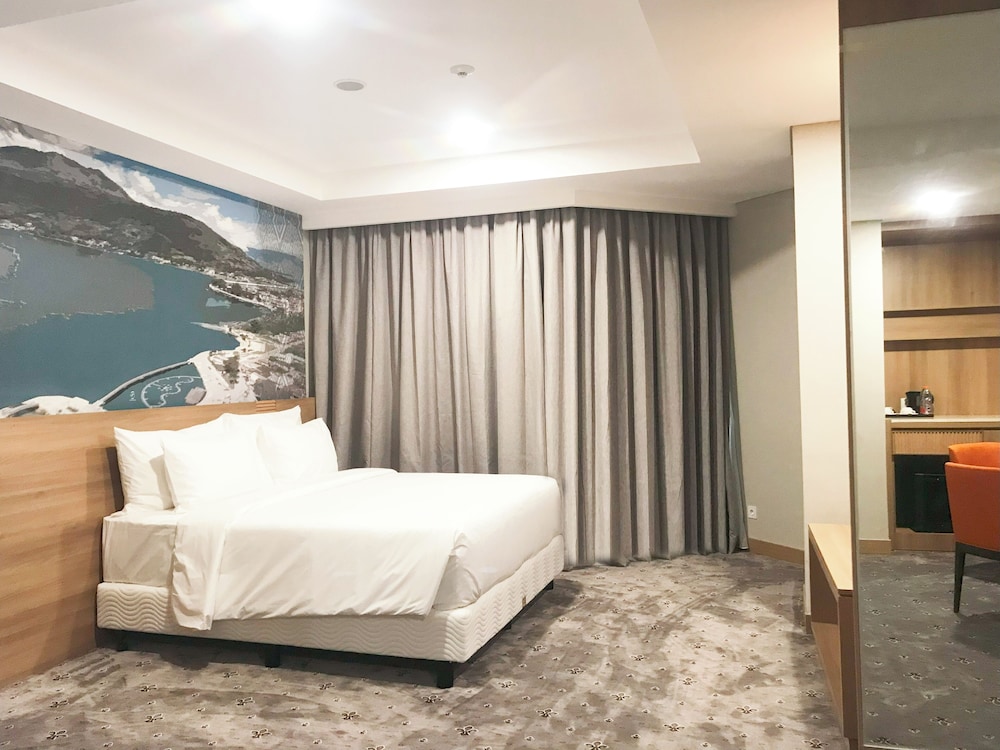 Labersa Hotel and Convention Center Samosir 12/28