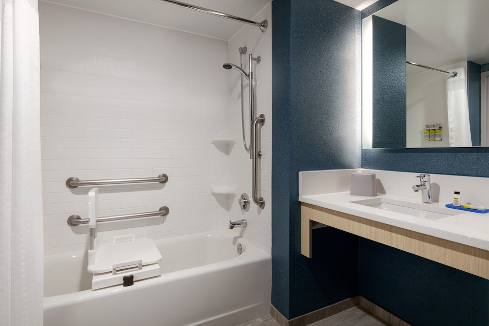 Holiday Inn Express Hotel And Suites Norfolk Airport 14/60