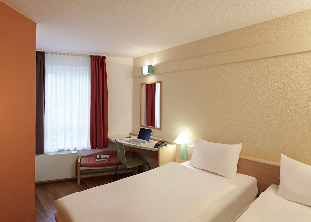Ibis Dusseldorf Hauptbahnhof 26/67