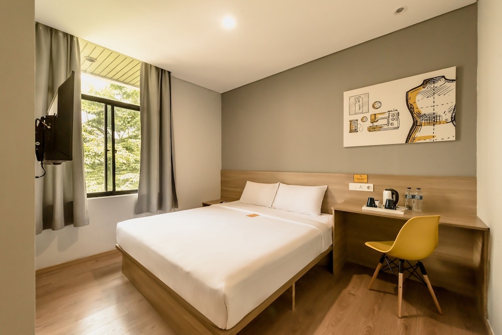Yellow Bee Tanah Abang Jakarta 14/56
