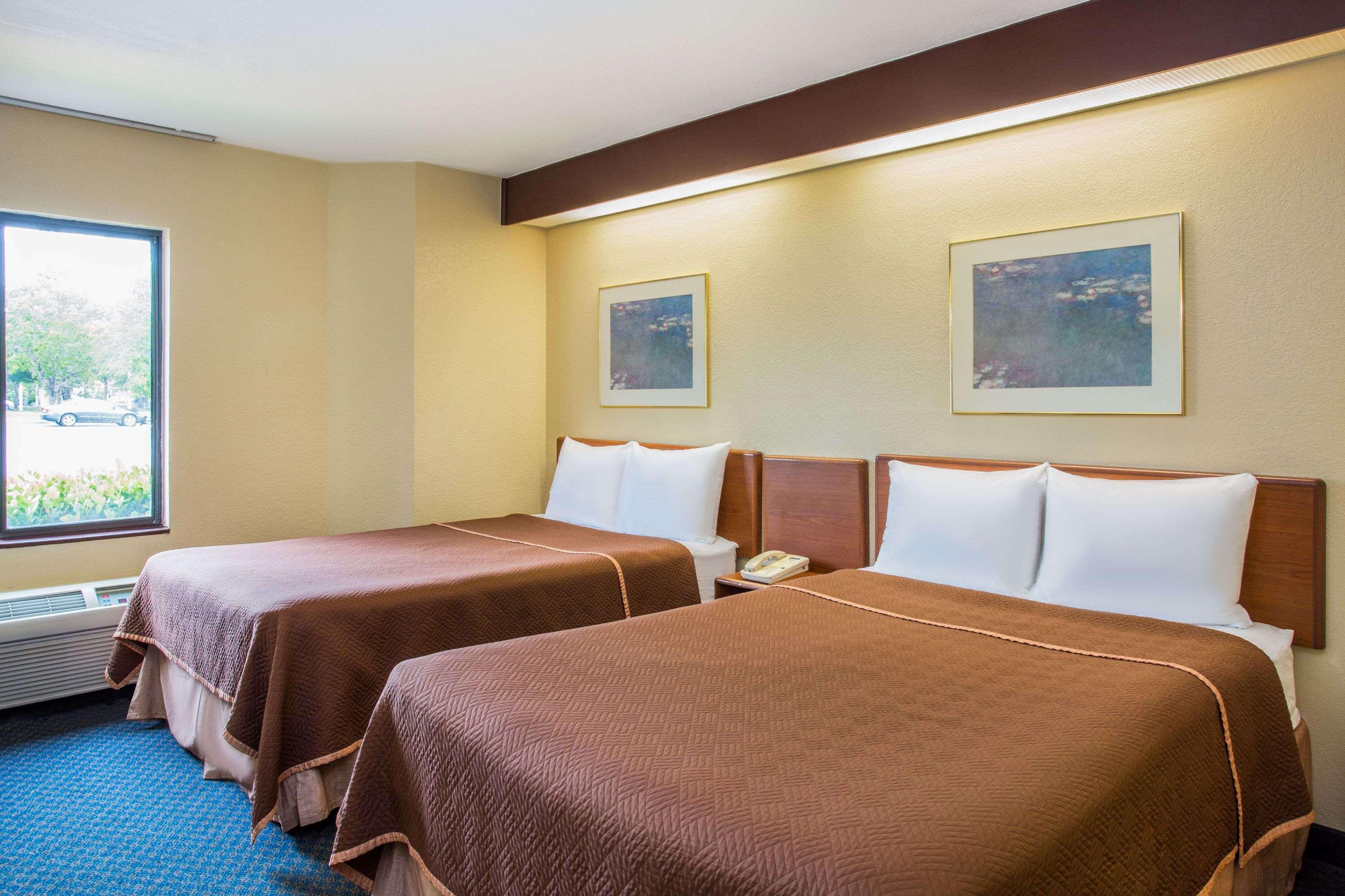 Travelodge By Wyndham Fort Myers Airport 12/23