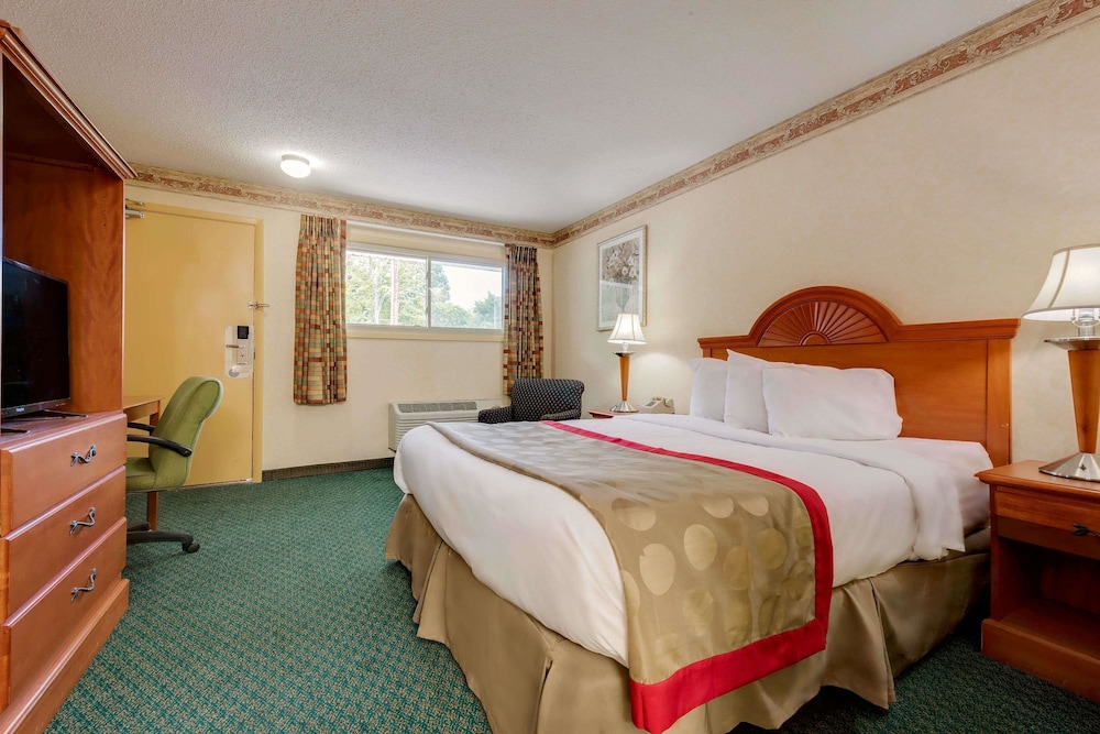 Ramada by Wyndham Cleveland Airport West 13/35