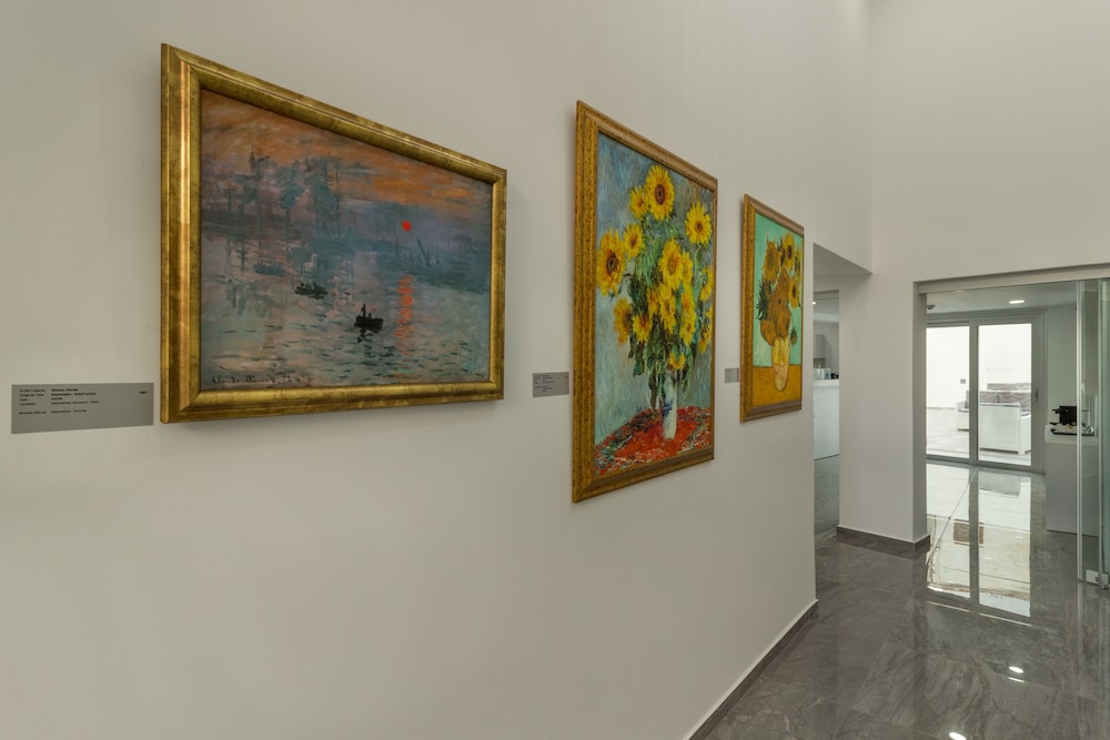Art & Wine Studios And Apts 8/50