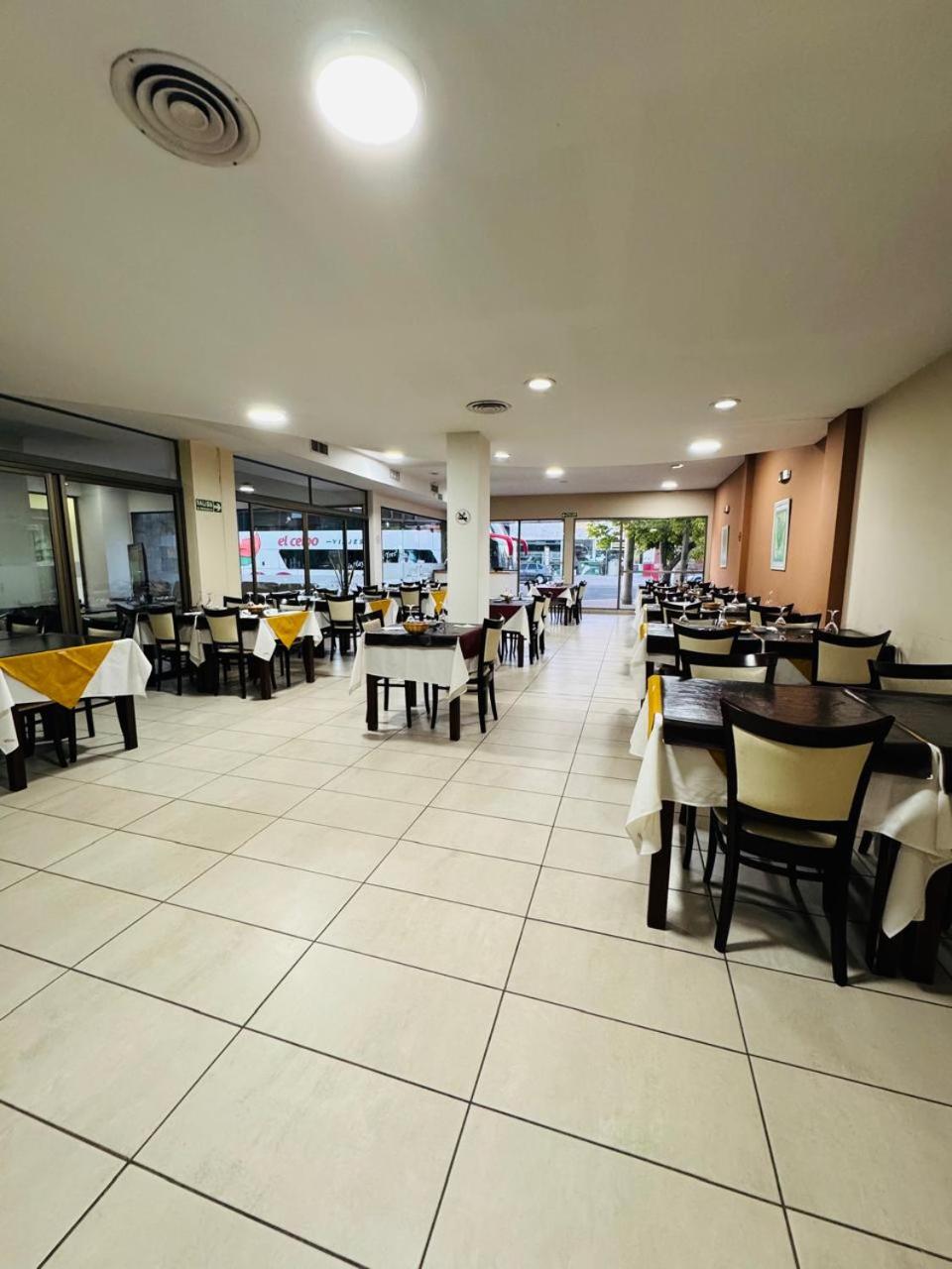 Hotel Nuevo Mundo 43/53