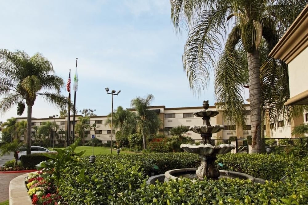 Holiday Inn Orange County Airport 5/57