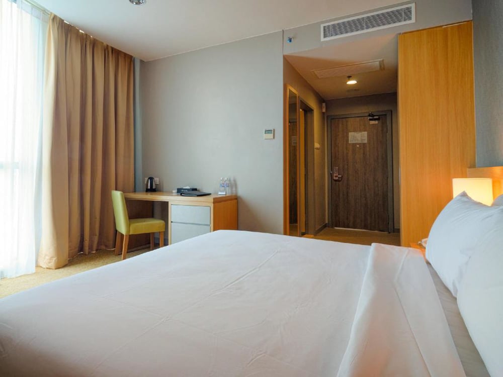 Hotel No5 13/52
