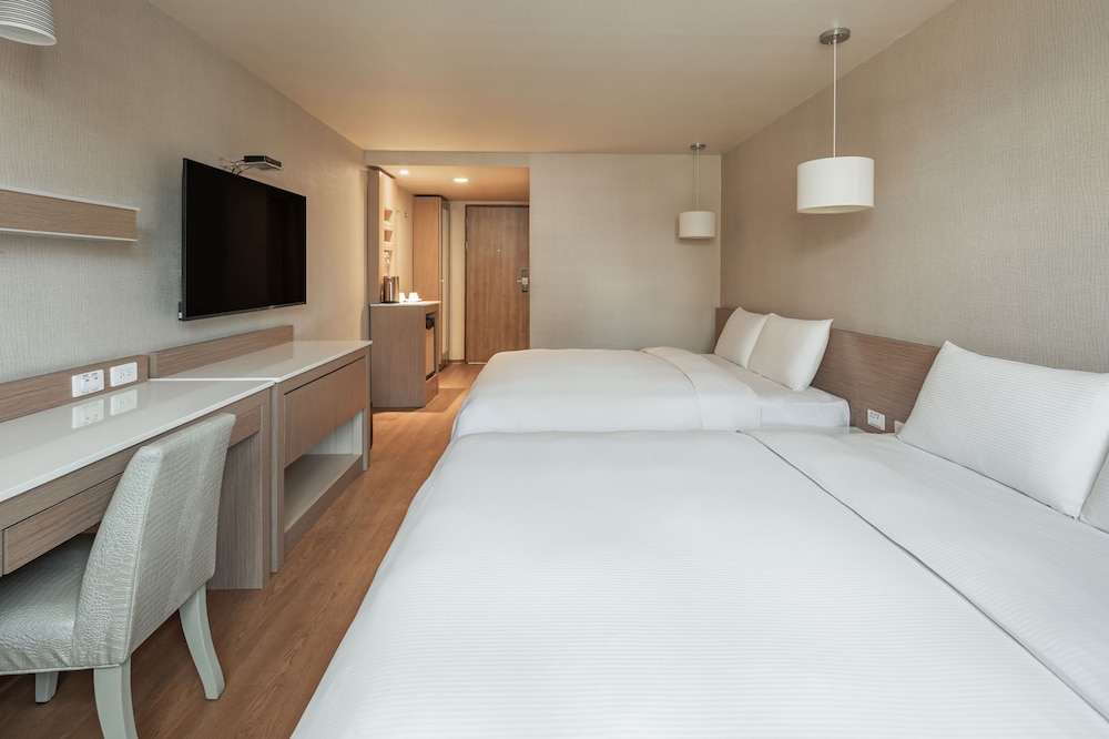 ROOM, QUADRUPLE