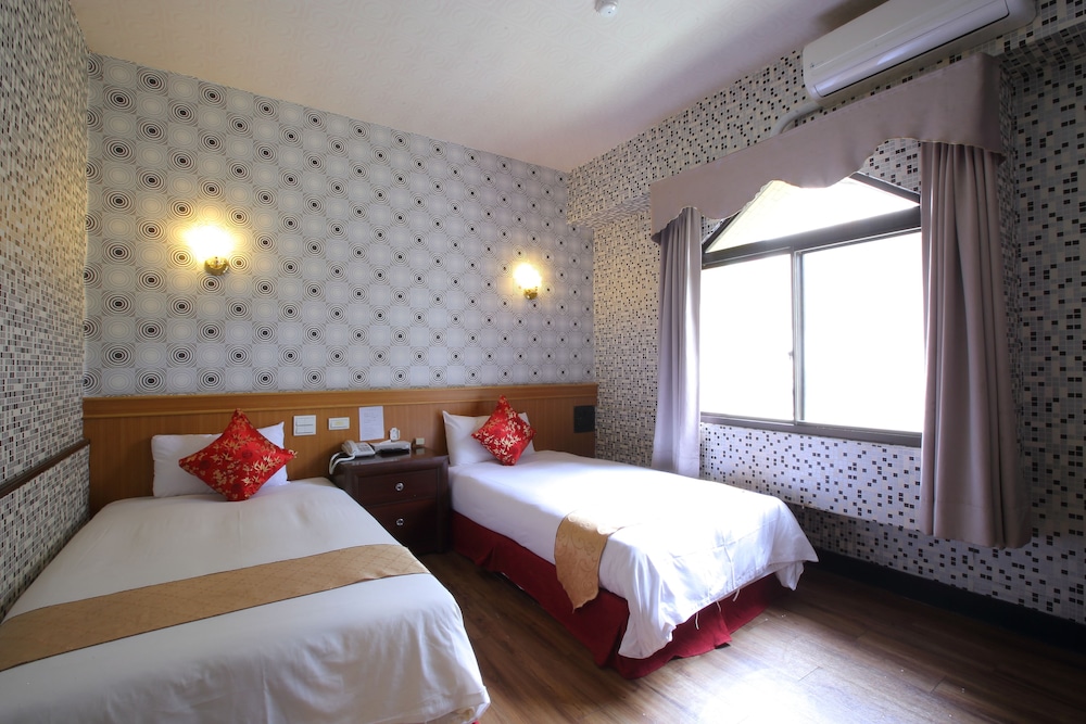 Chiayi Crown Hotel 17/32