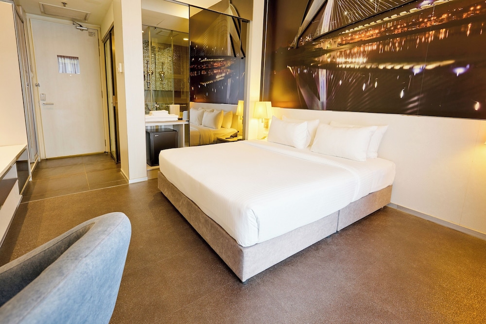 Platinum, King Bed