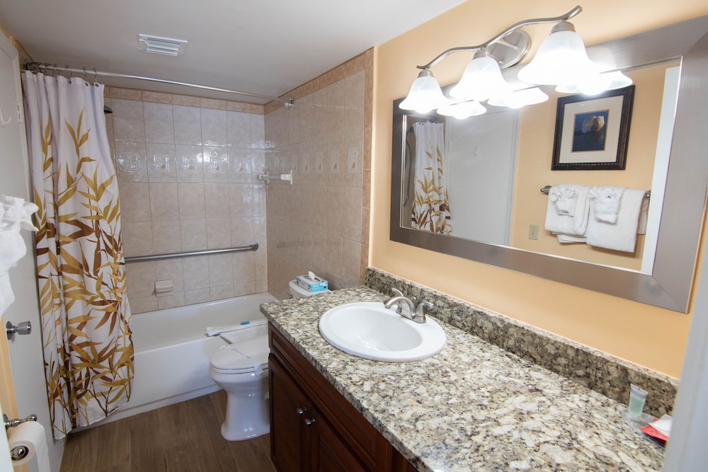 PALM BEACH WATERFRONT SUITES 67/67