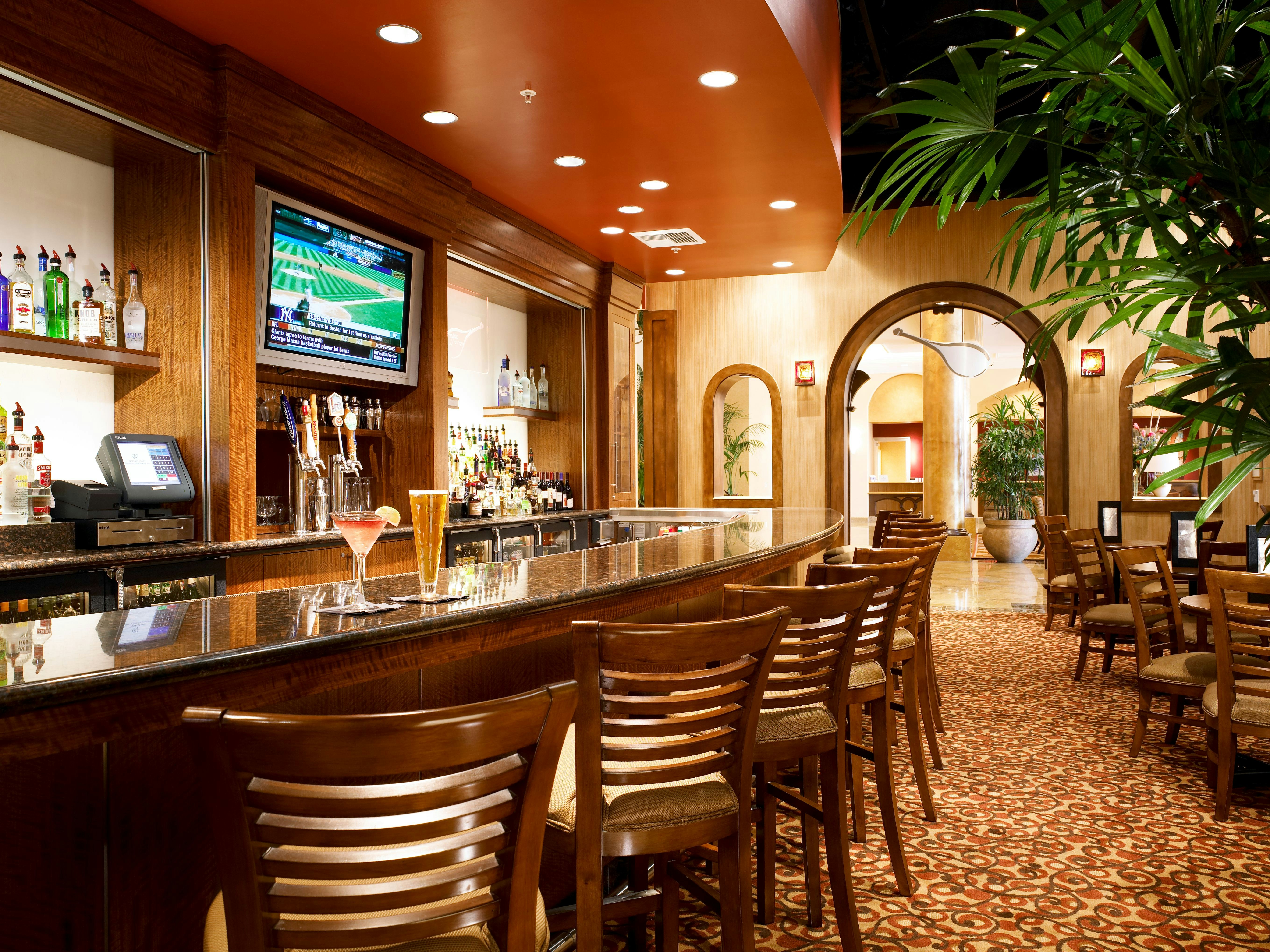DoubleTree Suites by Hilton Hotel Anaheim Resort - Convention Center 35/56