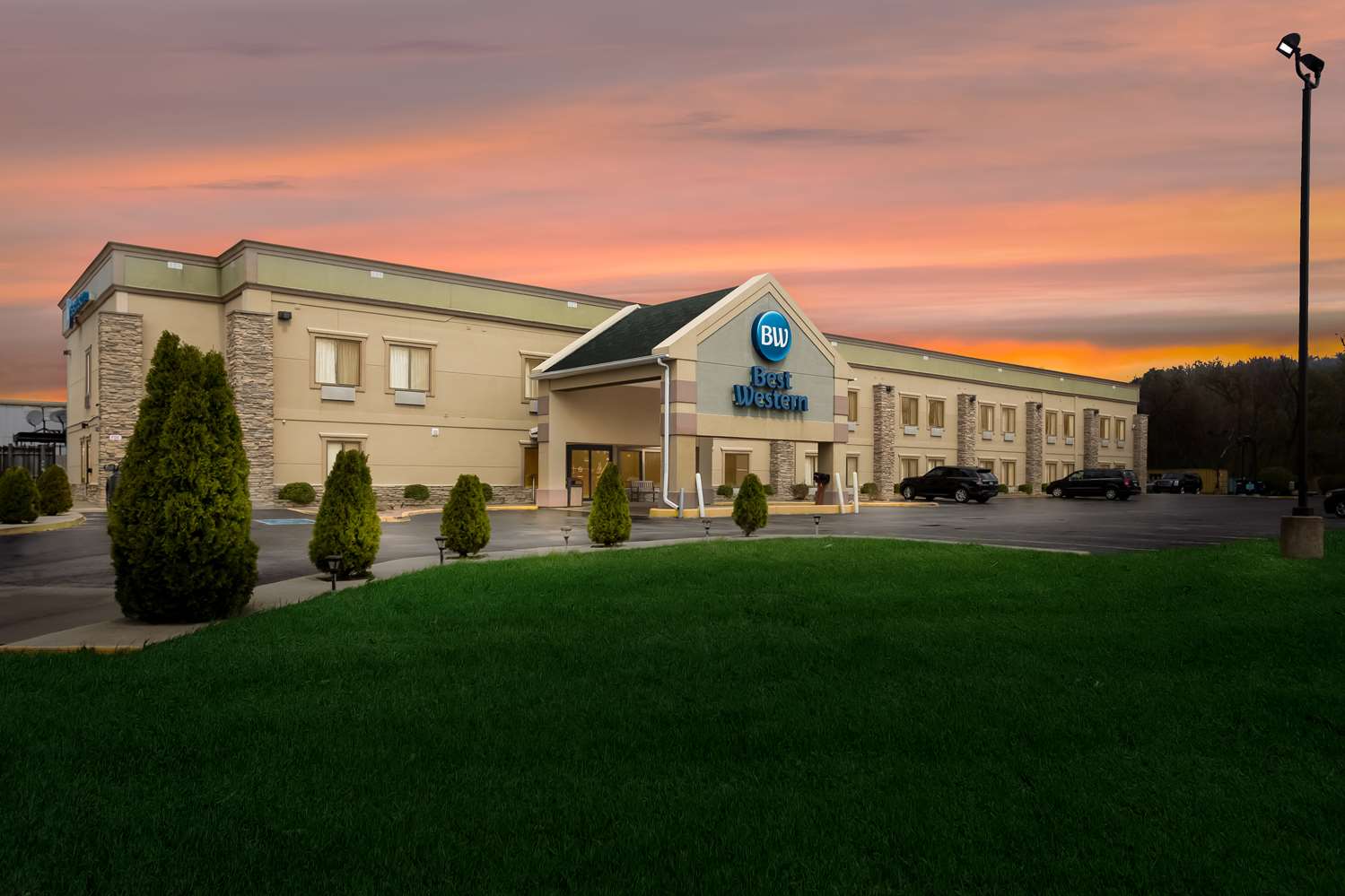 Best Western Crossroads Inn 10/12