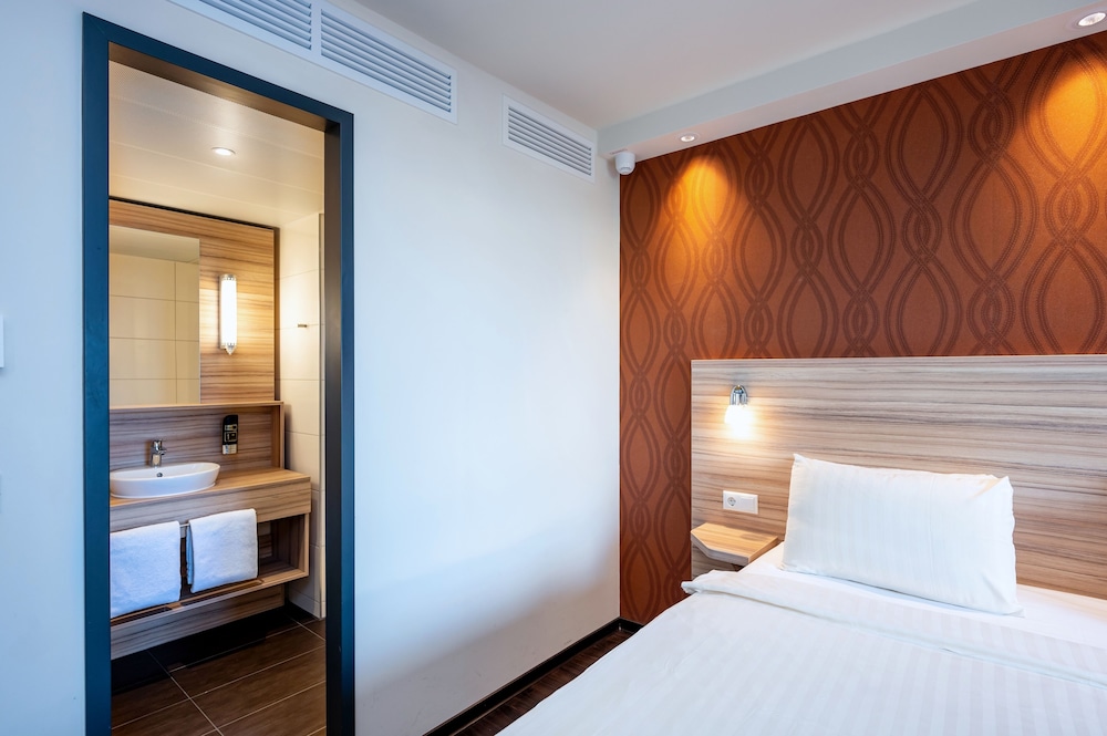 2 BEDROOMS, APARTMENT