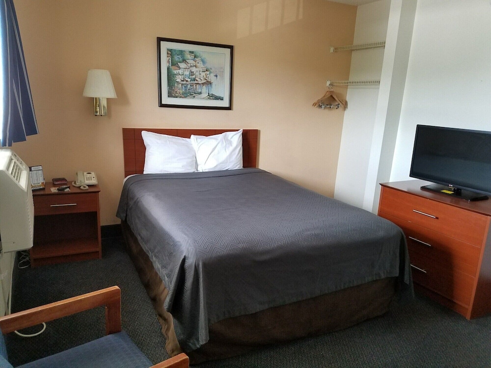 Studio 6 Extended Stay - Jacksonville, FL - South 23/46