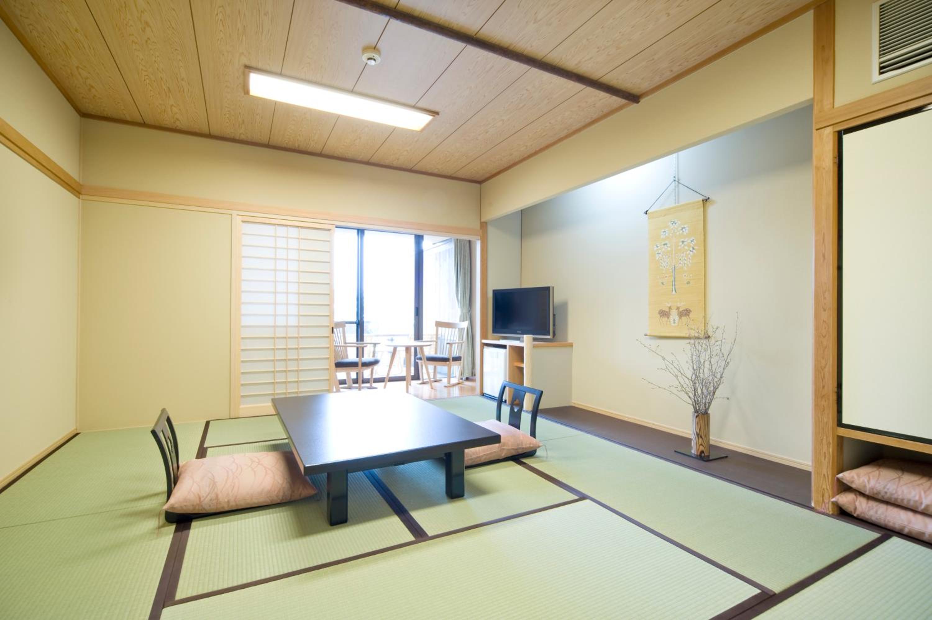 Japanese, 4 Futon Beds, Outdoor Bath