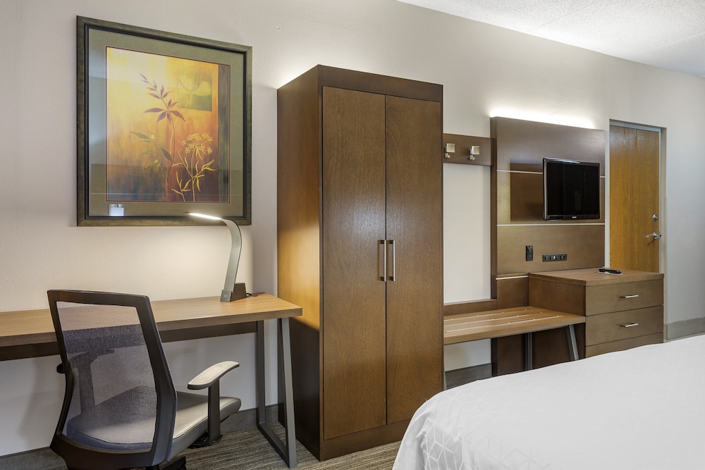 Holiday Inn Express Branson-Green Mountain Drive 30/72