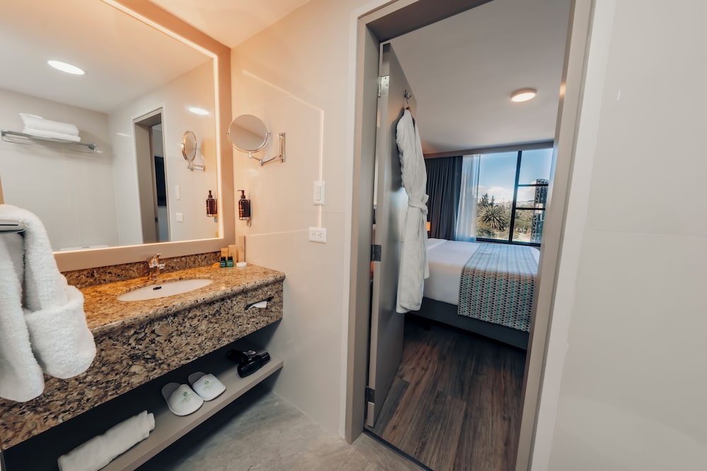 Room, Multiple Beds, La Quinta by Wyndham Quito 10/10