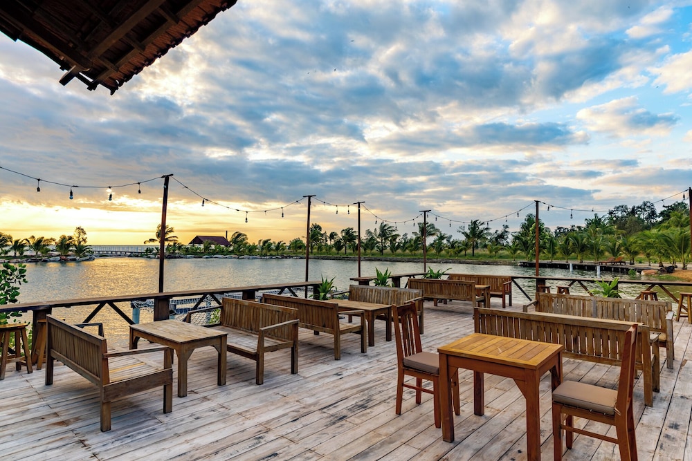 Mango Beach Resort 38/50