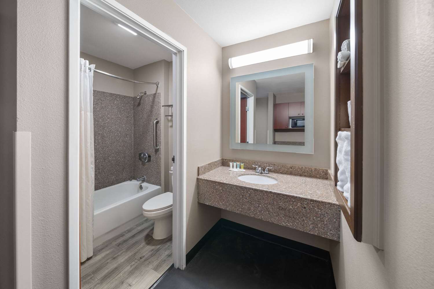 Super 8 by Wyndham Lubbock West 25/28