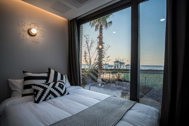 Medium, Ocean View