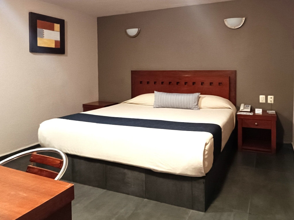STANDARD, QUEEN BED