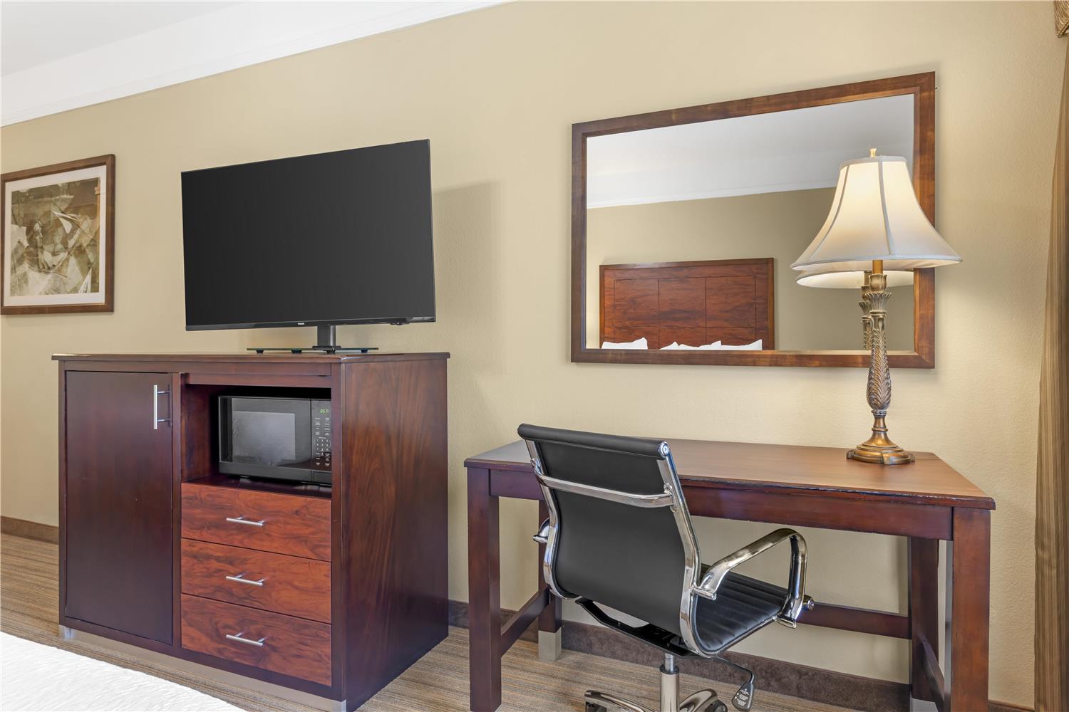 Best Western Plus Monica Royale Inn & Suites 29/31